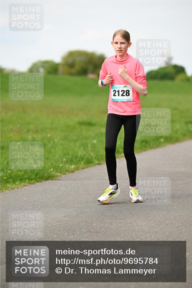 10.05.2026 - 8. Wedeler Halbmarathon Dr. Thomas Lammeyer http://msf.ph/oto/9695784 10.05.2026 11:22:01 Laufen 2128 meine-sportfotos.de