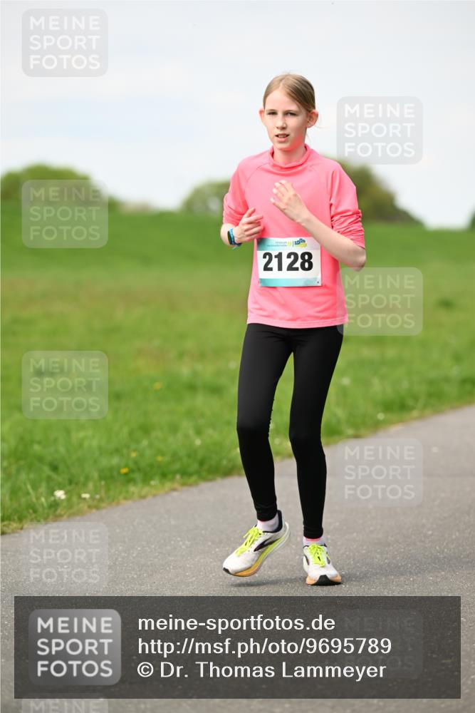 10.05.2026 - 8. Wedeler Halbmarathon Dr. Thomas Lammeyer http://msf.ph/oto/9695789 10.05.2026 11:22:02 Laufen 2128 meine-sportfotos.de