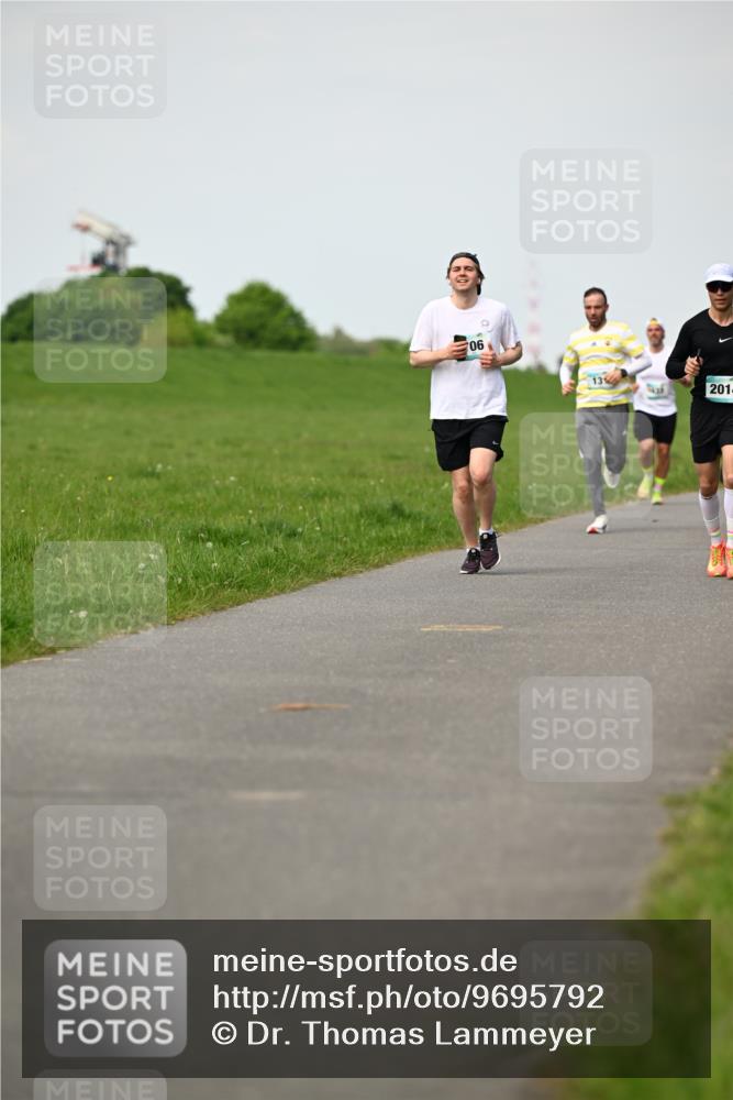 10.05.2026 - 8. Wedeler Halbmarathon Dr. Thomas Lammeyer http://msf.ph/oto/9695792 10.05.2026 11:22:05 Laufen 201 meine-sportfotos.de
