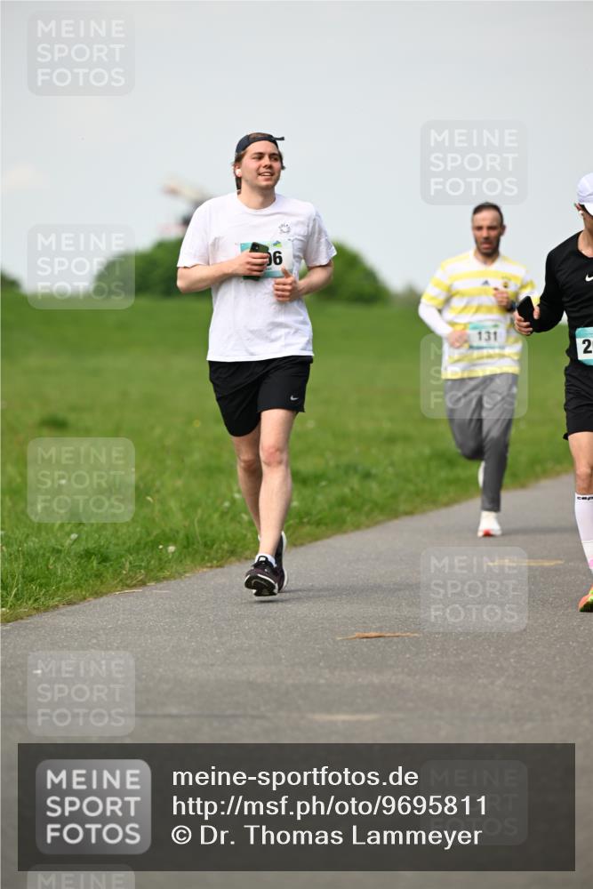 10.05.2026 - 8. Wedeler Halbmarathon Dr. Thomas Lammeyer http://msf.ph/oto/9695811 10.05.2026 11:22:09 Laufen 131 meine-sportfotos.de
