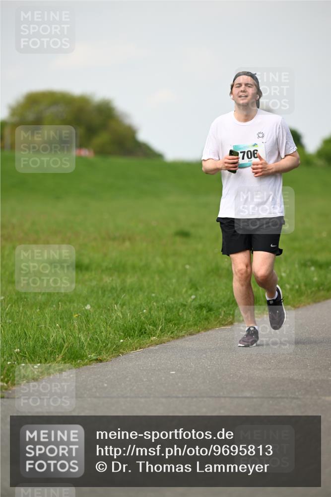 10.05.2026 - 8. Wedeler Halbmarathon Dr. Thomas Lammeyer http://msf.ph/oto/9695813 10.05.2026 11:22:09 Laufen 706 meine-sportfotos.de