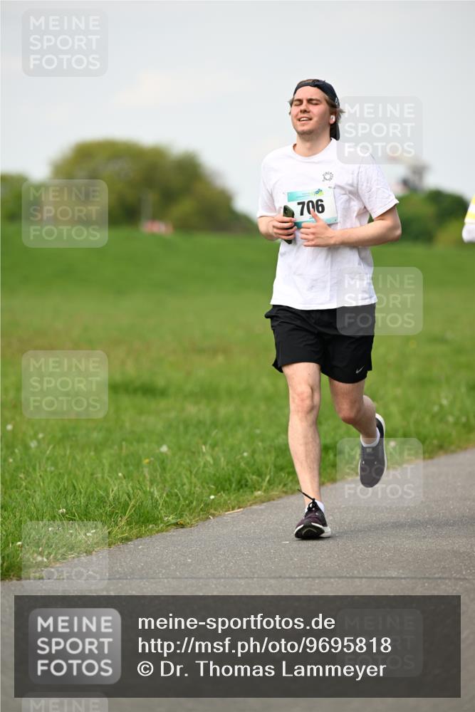 10.05.2026 - 8. Wedeler Halbmarathon Dr. Thomas Lammeyer http://msf.ph/oto/9695818 10.05.2026 11:22:10 Laufen 706 meine-sportfotos.de