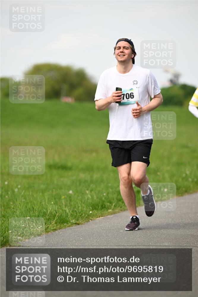 10.05.2026 - 8. Wedeler Halbmarathon Dr. Thomas Lammeyer http://msf.ph/oto/9695819 10.05.2026 11:22:10 Laufen 706 meine-sportfotos.de