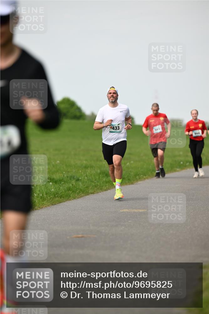 10.05.2026 - 8. Wedeler Halbmarathon Dr. Thomas Lammeyer http://msf.ph/oto/9695825 10.05.2026 11:22:12 Laufen 433, 943 meine-sportfotos.de