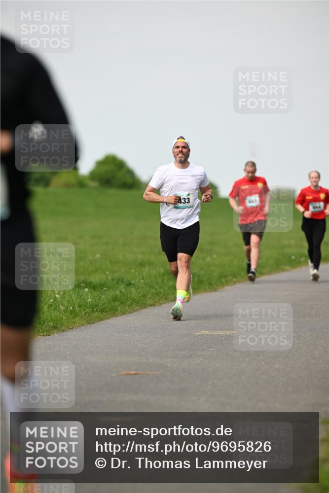 10.05.2026 - 8. Wedeler Halbmarathon Dr. Thomas Lammeyer http://msf.ph/oto/9695826 10.05.2026 11:22:12 Laufen 433 meine-sportfotos.de