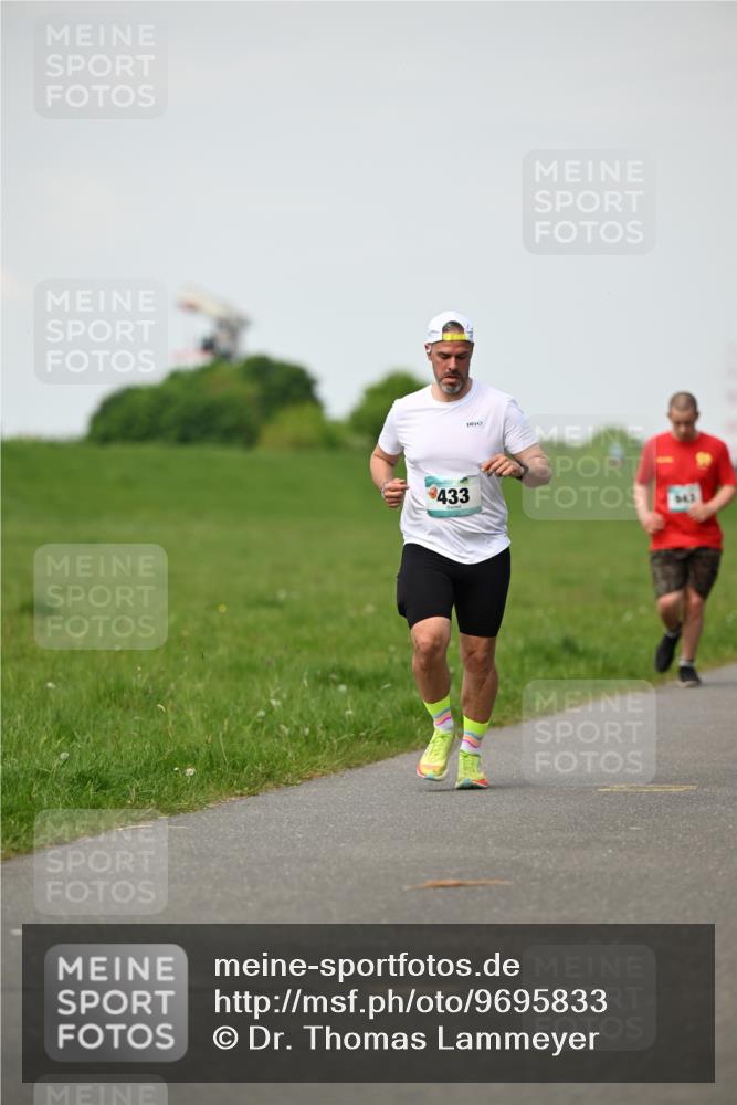 10.05.2026 - 8. Wedeler Halbmarathon Dr. Thomas Lammeyer http://msf.ph/oto/9695833 10.05.2026 11:22:13 Laufen 433 meine-sportfotos.de