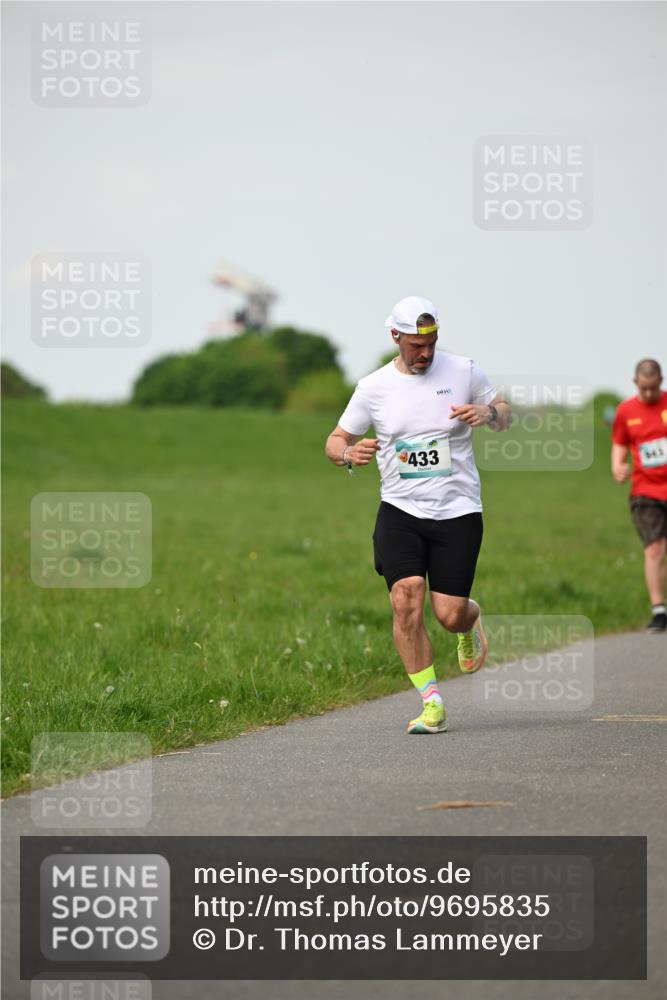 10.05.2026 - 8. Wedeler Halbmarathon Dr. Thomas Lammeyer http://msf.ph/oto/9695835 10.05.2026 11:22:13 Laufen 433, 843 meine-sportfotos.de