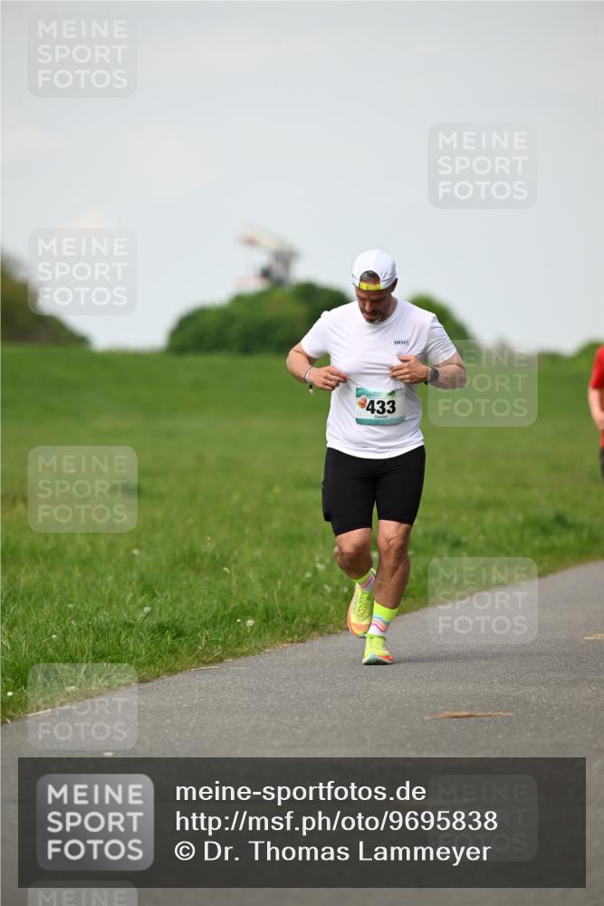 10.05.2026 - 8. Wedeler Halbmarathon Dr. Thomas Lammeyer http://msf.ph/oto/9695838 10.05.2026 11:22:14 Laufen 433 meine-sportfotos.de