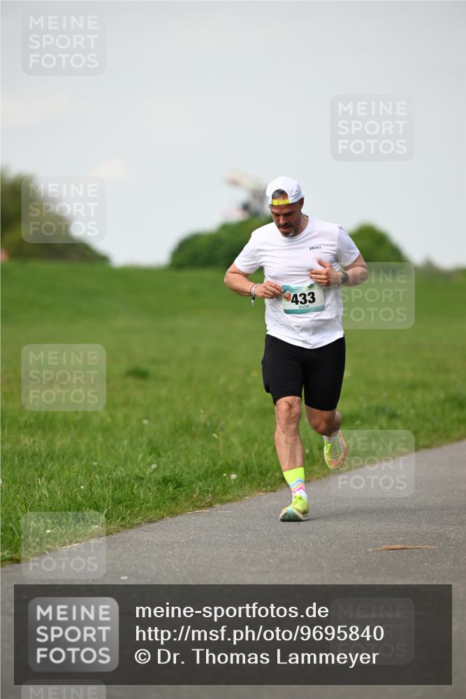 10.05.2026 - 8. Wedeler Halbmarathon Dr. Thomas Lammeyer http://msf.ph/oto/9695840 10.05.2026 11:22:14 Laufen 433 meine-sportfotos.de