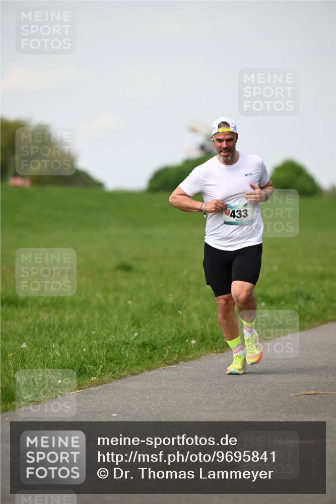 10.05.2026 - 8. Wedeler Halbmarathon Dr. Thomas Lammeyer http://msf.ph/oto/9695841 10.05.2026 11:22:14 Laufen 433 meine-sportfotos.de
