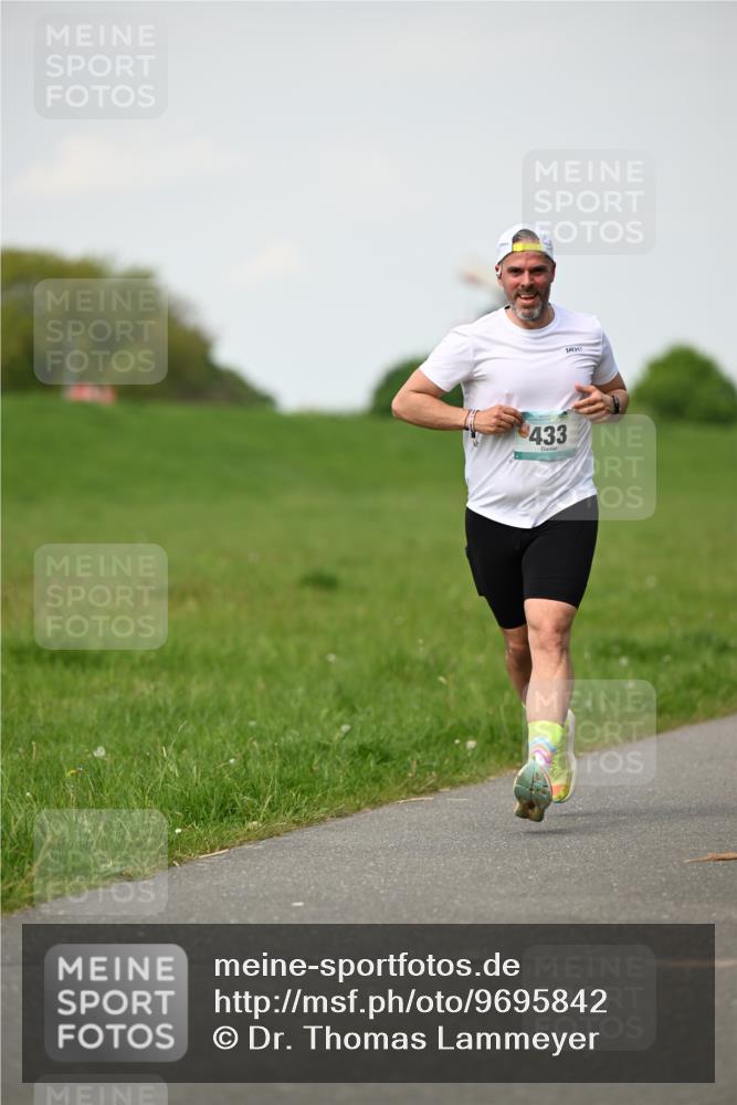 10.05.2026 - 8. Wedeler Halbmarathon Dr. Thomas Lammeyer http://msf.ph/oto/9695842 10.05.2026 11:22:14 Laufen 433 meine-sportfotos.de