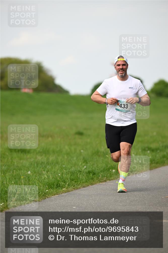 10.05.2026 - 8. Wedeler Halbmarathon Dr. Thomas Lammeyer http://msf.ph/oto/9695843 10.05.2026 11:22:14 Laufen 433 meine-sportfotos.de
