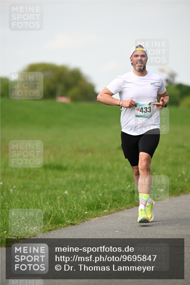 10.05.2026 - 8. Wedeler Halbmarathon Dr. Thomas Lammeyer http://msf.ph/oto/9695847 10.05.2026 11:22:15 Laufen 433 meine-sportfotos.de