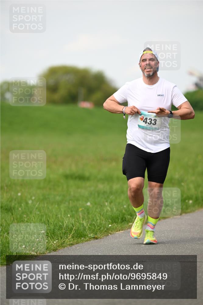 10.05.2026 - 8. Wedeler Halbmarathon Dr. Thomas Lammeyer http://msf.ph/oto/9695849 10.05.2026 11:22:15 Laufen 433 meine-sportfotos.de