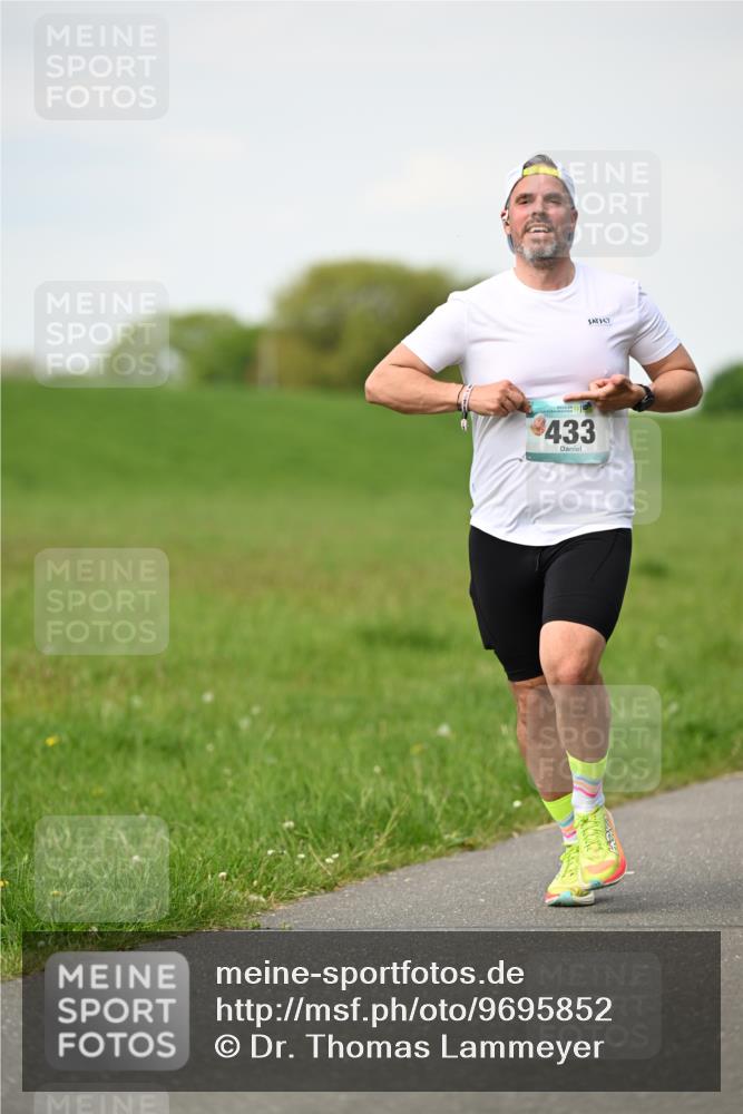 10.05.2026 - 8. Wedeler Halbmarathon Dr. Thomas Lammeyer http://msf.ph/oto/9695852 10.05.2026 11:22:15 Laufen 433 meine-sportfotos.de
