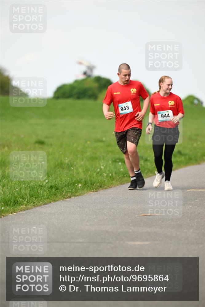 10.05.2026 - 8. Wedeler Halbmarathon Dr. Thomas Lammeyer http://msf.ph/oto/9695864 10.05.2026 11:22:18 Laufen 943, 944 meine-sportfotos.de