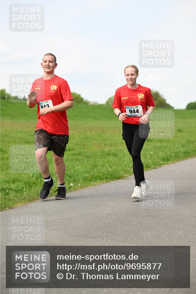10.05.2026 - 8. Wedeler Halbmarathon Dr. Thomas Lammeyer http://msf.ph/oto/9695877 10.05.2026 11:22:23 Laufen 012, 944 meine-sportfotos.de