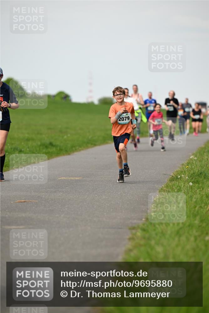 10.05.2026 - 8. Wedeler Halbmarathon Dr. Thomas Lammeyer http://msf.ph/oto/9695880 10.05.2026 11:22:25 Laufen 2079 meine-sportfotos.de