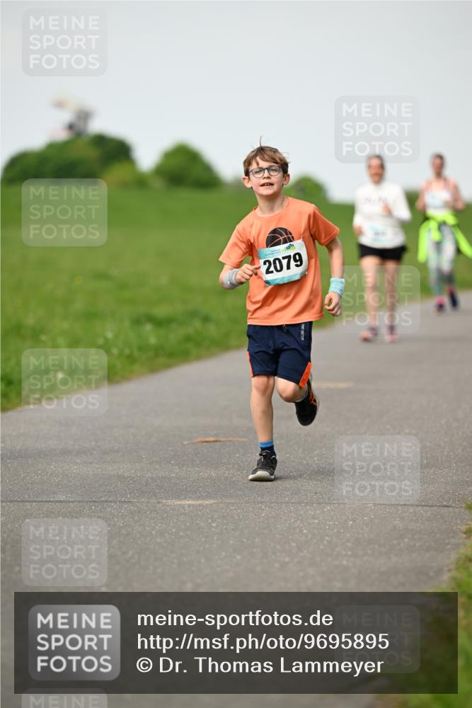 10.05.2026 - 8. Wedeler Halbmarathon Dr. Thomas Lammeyer http://msf.ph/oto/9695895 10.05.2026 11:22:28 Laufen 2079 meine-sportfotos.de