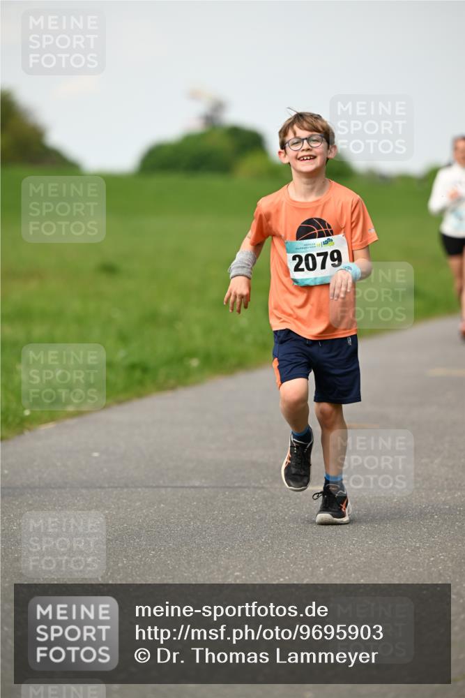 10.05.2026 - 8. Wedeler Halbmarathon Dr. Thomas Lammeyer http://msf.ph/oto/9695903 10.05.2026 11:22:29 Laufen 1990, 2079 meine-sportfotos.de