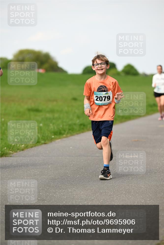 10.05.2026 - 8. Wedeler Halbmarathon Dr. Thomas Lammeyer http://msf.ph/oto/9695906 10.05.2026 11:22:29 Laufen 2079 meine-sportfotos.de