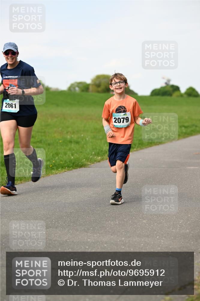 10.05.2026 - 8. Wedeler Halbmarathon Dr. Thomas Lammeyer http://msf.ph/oto/9695912 10.05.2026 11:22:30 Laufen 2081, 2079 meine-sportfotos.de