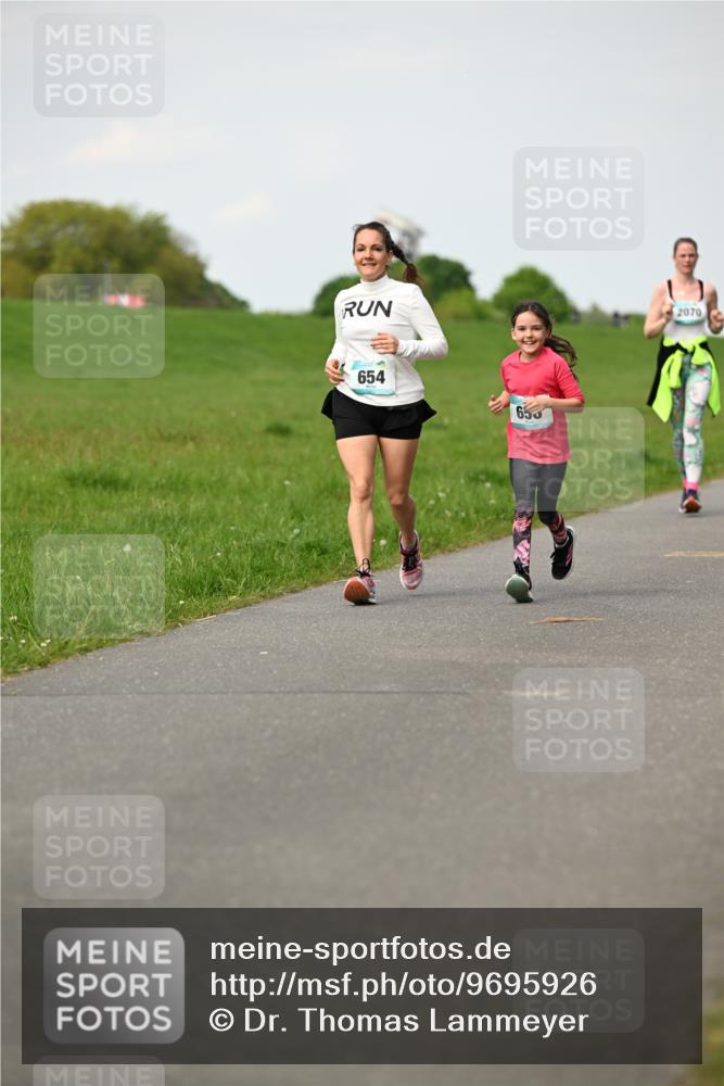 10.05.2026 - 8. Wedeler Halbmarathon Dr. Thomas Lammeyer http://msf.ph/oto/9695926 10.05.2026 11:22:32 Laufen 654, 650, 2070 meine-sportfotos.de