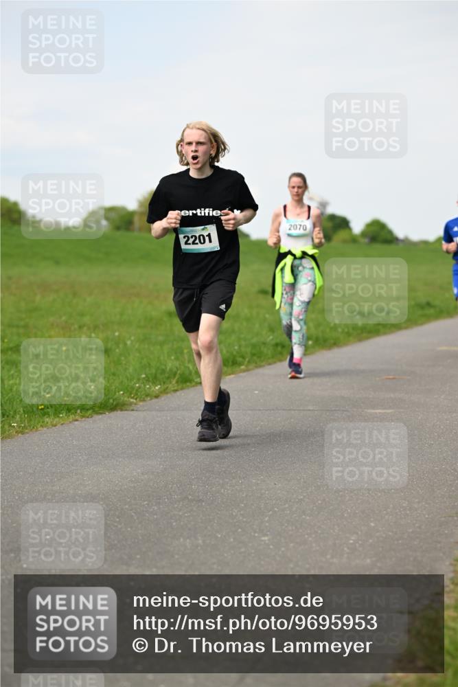 10.05.2026 - 8. Wedeler Halbmarathon Dr. Thomas Lammeyer http://msf.ph/oto/9695953 10.05.2026 11:22:37 Laufen 2201, 2070 meine-sportfotos.de