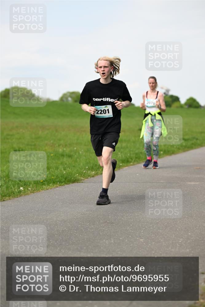 10.05.2026 - 8. Wedeler Halbmarathon Dr. Thomas Lammeyer http://msf.ph/oto/9695955 10.05.2026 11:22:37 Laufen 2201, 2070 meine-sportfotos.de