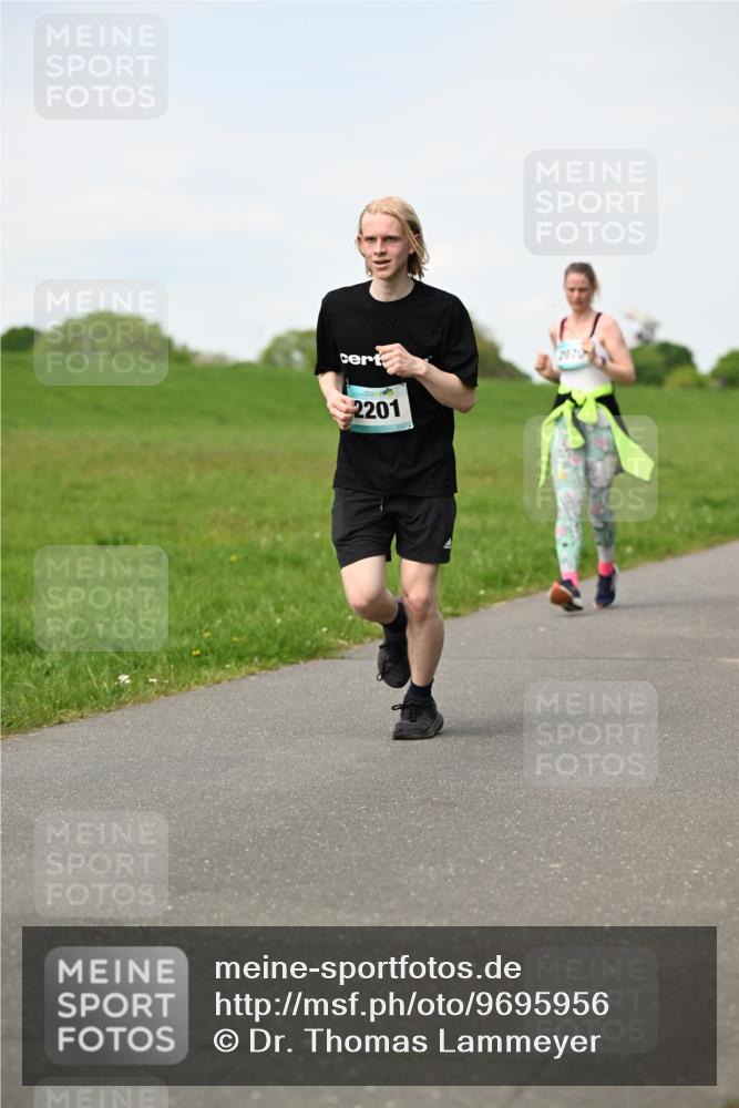 10.05.2026 - 8. Wedeler Halbmarathon Dr. Thomas Lammeyer http://msf.ph/oto/9695956 10.05.2026 11:22:37 Laufen 2201, 2070 meine-sportfotos.de