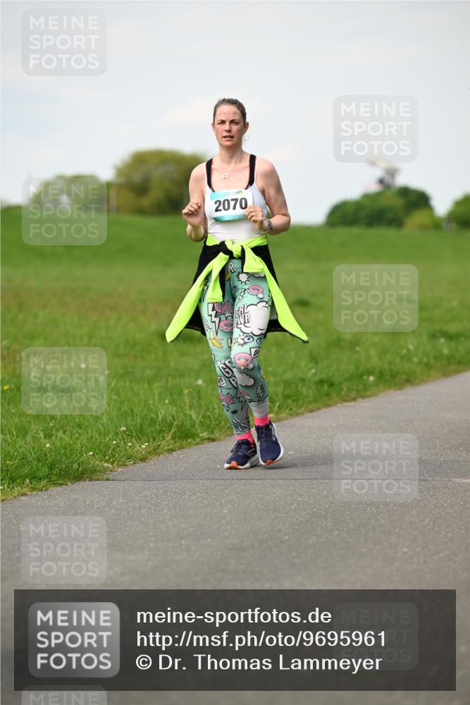 10.05.2026 - 8. Wedeler Halbmarathon Dr. Thomas Lammeyer http://msf.ph/oto/9695961 10.05.2026 11:22:39 Laufen 2070 meine-sportfotos.de
