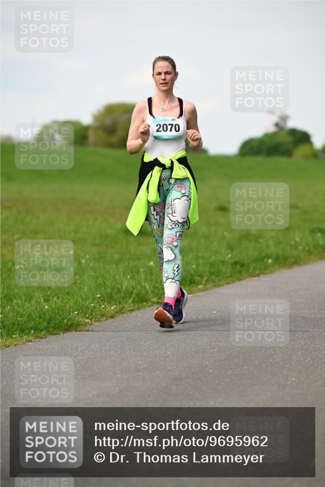 10.05.2026 - 8. Wedeler Halbmarathon Dr. Thomas Lammeyer http://msf.ph/oto/9695962 10.05.2026 11:22:39 Laufen 2070 meine-sportfotos.de