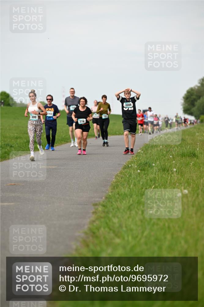 10.05.2026 - 8. Wedeler Halbmarathon Dr. Thomas Lammeyer http://msf.ph/oto/9695972 10.05.2026 11:22:43 Laufen 300, 2060, 278, 701, 0208 meine-sportfotos.de