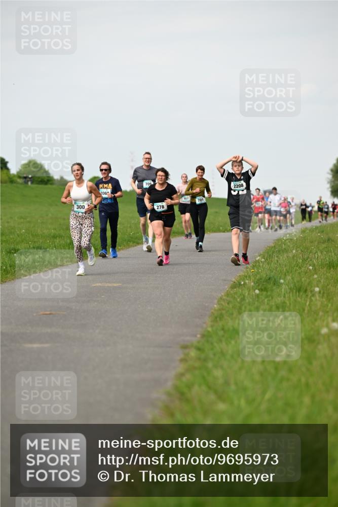 10.05.2026 - 8. Wedeler Halbmarathon Dr. Thomas Lammeyer http://msf.ph/oto/9695973 10.05.2026 11:22:43 Laufen 300, 206, 709, 278, 807, 701, 2208 meine-sportfotos.de