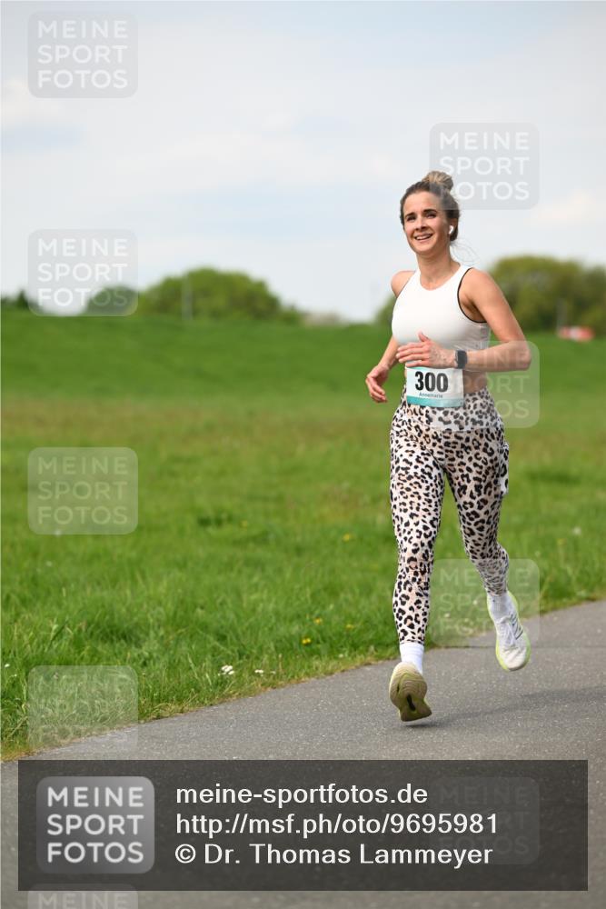 10.05.2026 - 8. Wedeler Halbmarathon Dr. Thomas Lammeyer http://msf.ph/oto/9695981 10.05.2026 11:22:48 Laufen 300 meine-sportfotos.de