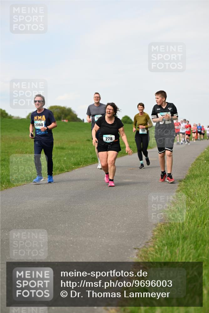 10.05.2026 - 8. Wedeler Halbmarathon Dr. Thomas Lammeyer http://msf.ph/oto/9696003 10.05.2026 11:22:52 Laufen 2060, 278, 701 meine-sportfotos.de