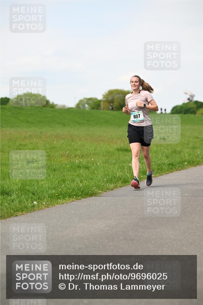 10.05.2026 - 8. Wedeler Halbmarathon Dr. Thomas Lammeyer http://msf.ph/oto/9696025 10.05.2026 11:22:58 Laufen 807 meine-sportfotos.de