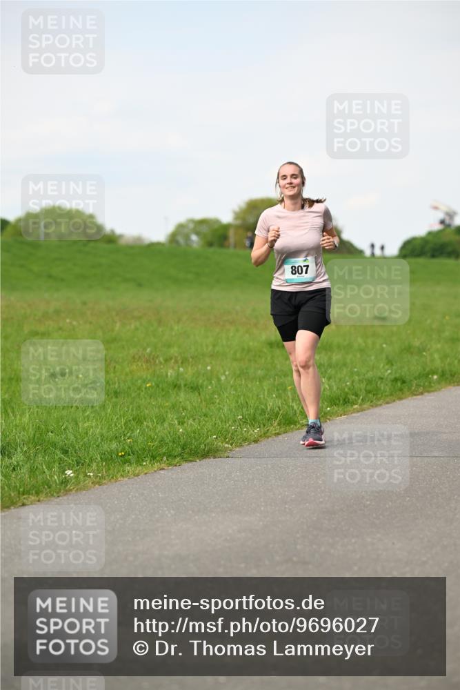 10.05.2026 - 8. Wedeler Halbmarathon Dr. Thomas Lammeyer http://msf.ph/oto/9696027 10.05.2026 11:22:58 Laufen 807 meine-sportfotos.de