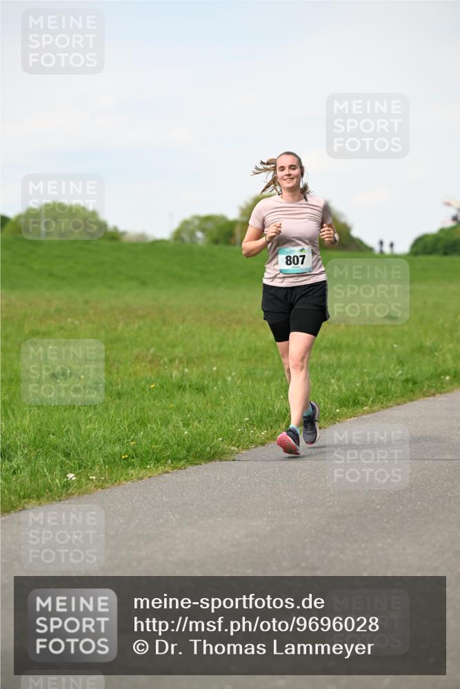 10.05.2026 - 8. Wedeler Halbmarathon Dr. Thomas Lammeyer http://msf.ph/oto/9696028 10.05.2026 11:22:59 Laufen 807 meine-sportfotos.de