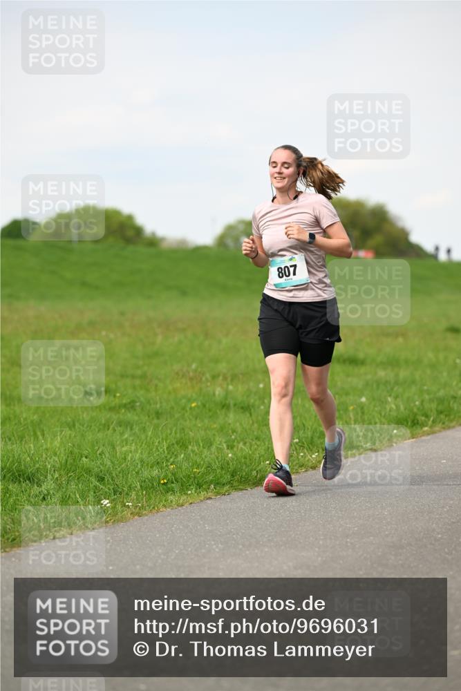 10.05.2026 - 8. Wedeler Halbmarathon Dr. Thomas Lammeyer http://msf.ph/oto/9696031 10.05.2026 11:22:59 Laufen 807 meine-sportfotos.de