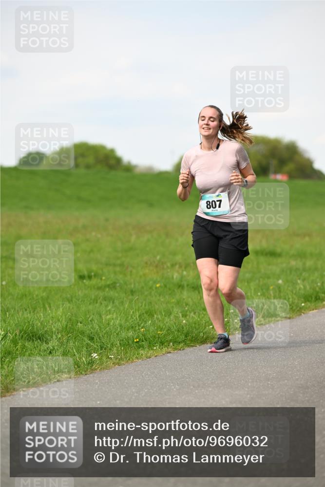 10.05.2026 - 8. Wedeler Halbmarathon Dr. Thomas Lammeyer http://msf.ph/oto/9696032 10.05.2026 11:22:59 Laufen 807 meine-sportfotos.de
