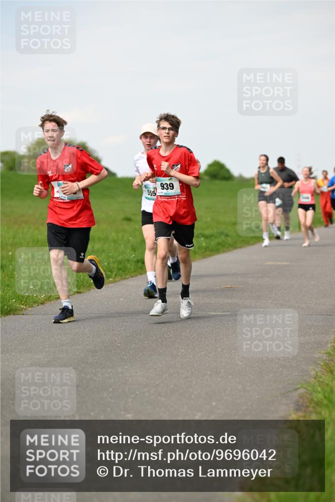 10.05.2026 - 8. Wedeler Halbmarathon Dr. Thomas Lammeyer http://msf.ph/oto/9696042 10.05.2026 11:23:01 Laufen 555, 939, 126 meine-sportfotos.de