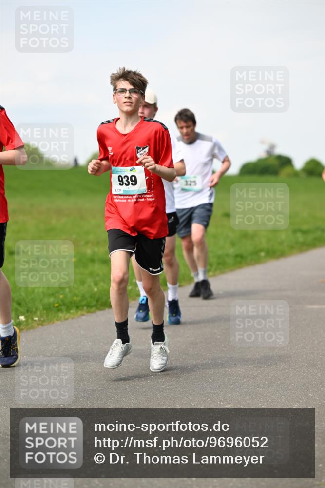 10.05.2026 - 8. Wedeler Halbmarathon Dr. Thomas Lammeyer http://msf.ph/oto/9696052 10.05.2026 11:23:03 Laufen 939, 126 meine-sportfotos.de