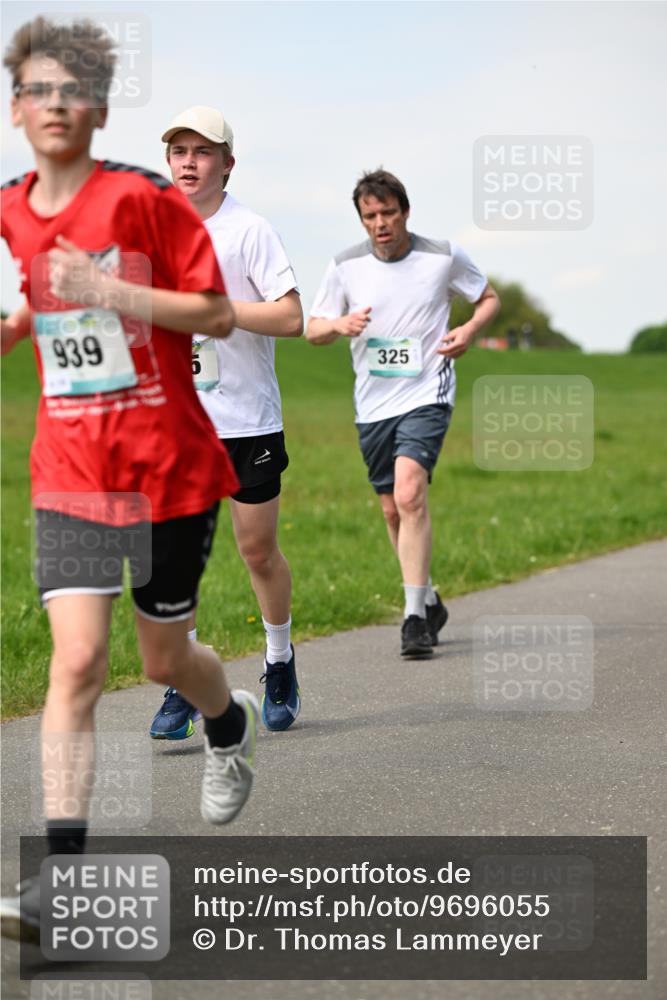 10.05.2026 - 8. Wedeler Halbmarathon Dr. Thomas Lammeyer http://msf.ph/oto/9696055 10.05.2026 11:23:04 Laufen 939, 325 meine-sportfotos.de