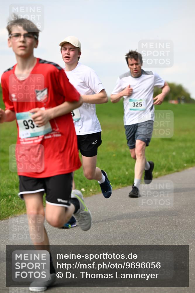 10.05.2026 - 8. Wedeler Halbmarathon Dr. Thomas Lammeyer http://msf.ph/oto/9696056 10.05.2026 11:23:04 Laufen 325 meine-sportfotos.de