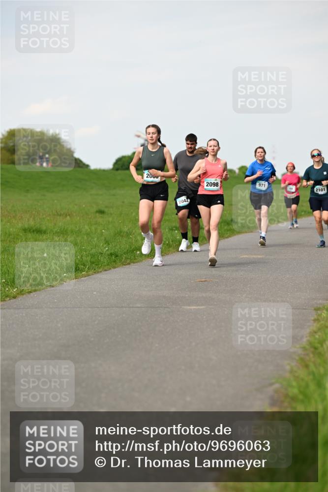 10.05.2026 - 8. Wedeler Halbmarathon Dr. Thomas Lammeyer http://msf.ph/oto/9696063 10.05.2026 11:23:05 Laufen 2000, 2042, 2098, 971, 2101 meine-sportfotos.de