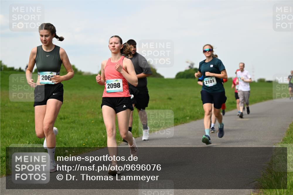 10.05.2026 - 8. Wedeler Halbmarathon Dr. Thomas Lammeyer http://msf.ph/oto/9696076 10.05.2026 11:23:09 Laufen 206, 2098, 2101 meine-sportfotos.de