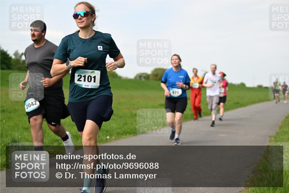 10.05.2026 - 8. Wedeler Halbmarathon Dr. Thomas Lammeyer http://msf.ph/oto/9696088 10.05.2026 11:23:12 Laufen 2042, 2101 meine-sportfotos.de