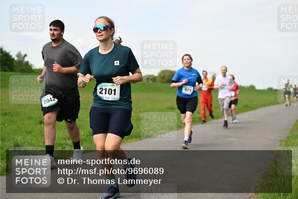 10.05.2026 - 8. Wedeler Halbmarathon Dr. Thomas Lammeyer http://msf.ph/oto/9696089 10.05.2026 11:23:12 Laufen 2042, 2101, 971 meine-sportfotos.de