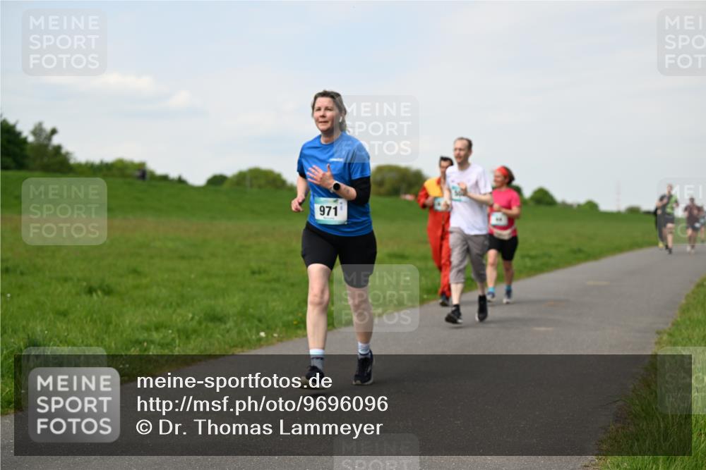 10.05.2026 - 8. Wedeler Halbmarathon Dr. Thomas Lammeyer http://msf.ph/oto/9696096 10.05.2026 11:23:13 Laufen 971 meine-sportfotos.de